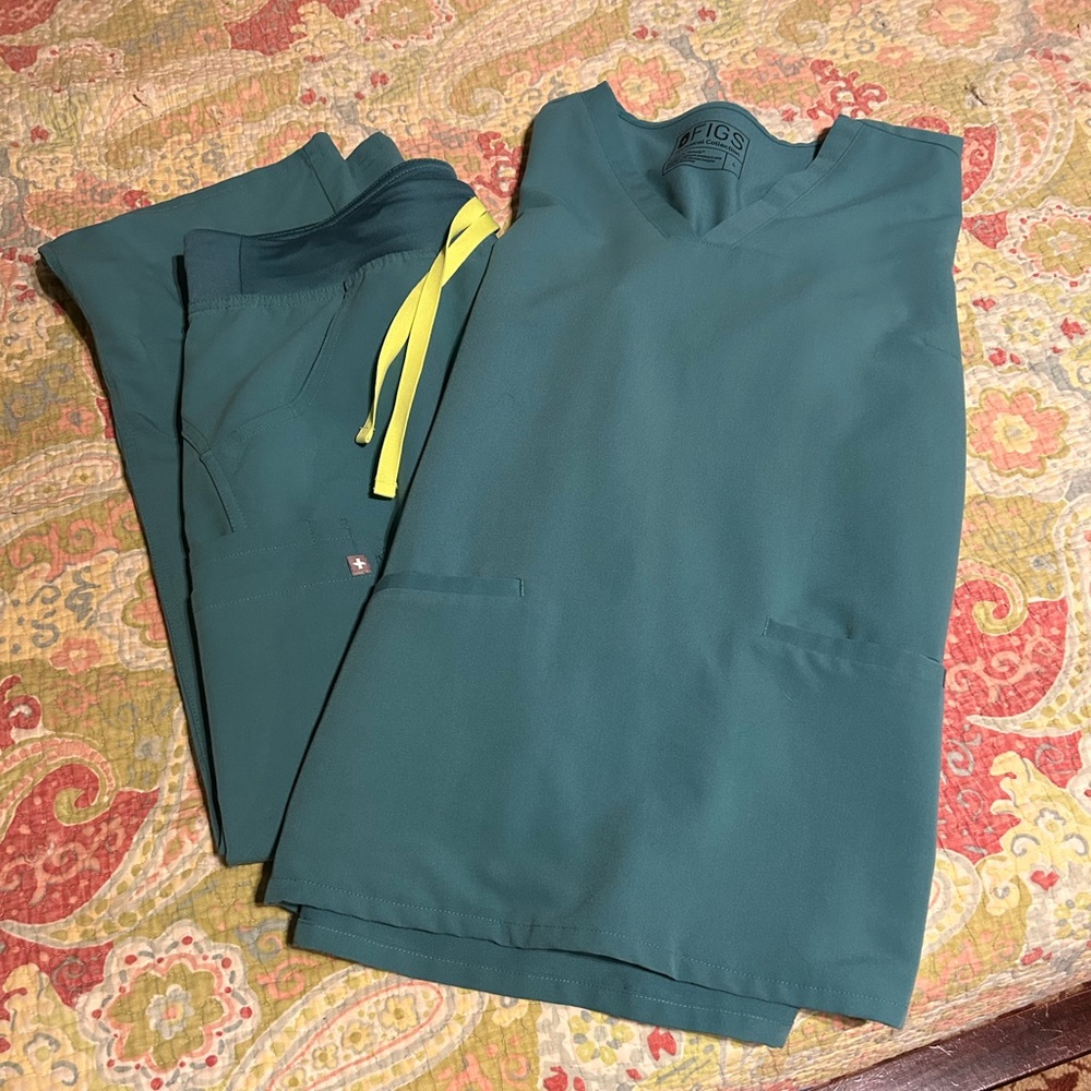 Figs Teal Scrub Set with Yellow Drawstring